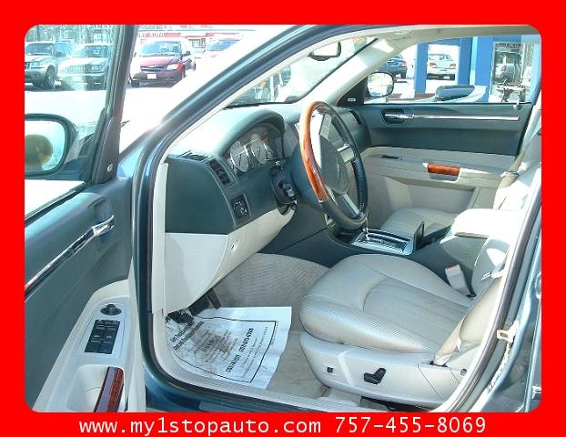 2005 Chrysler 300C Base