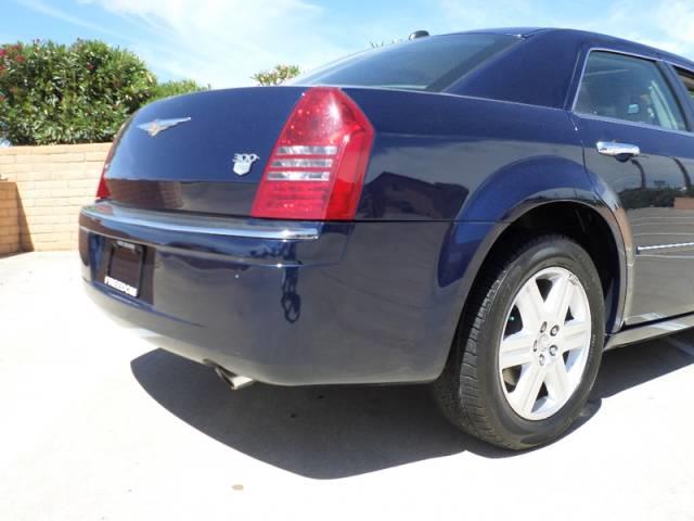 2005 Chrysler 300C 5-pass Ltd