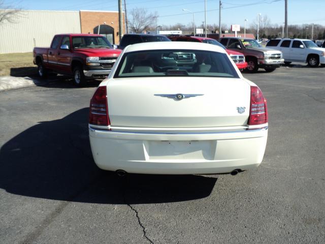 2005 Chrysler 300C Regular Cab