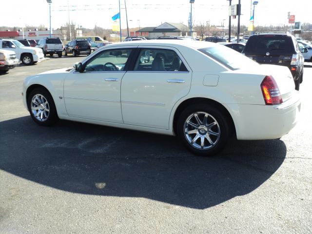 2005 Chrysler 300C Regular Cab