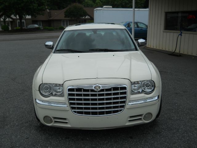 2005 Chrysler 300C Regular Cab