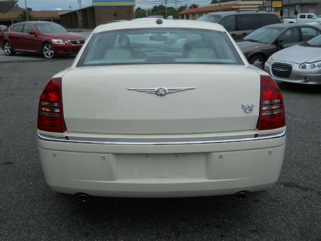 2005 Chrysler 300C Regular Cab