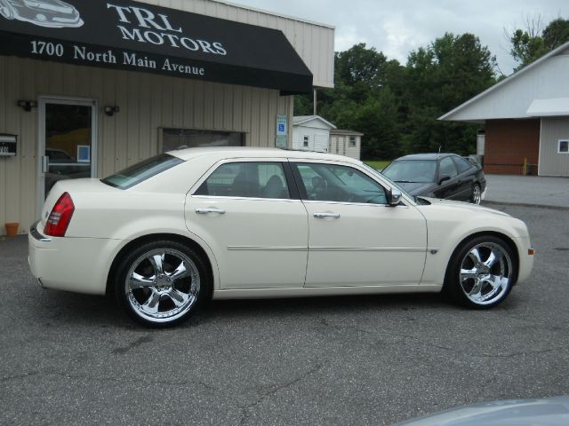 2005 Chrysler 300C Regular Cab