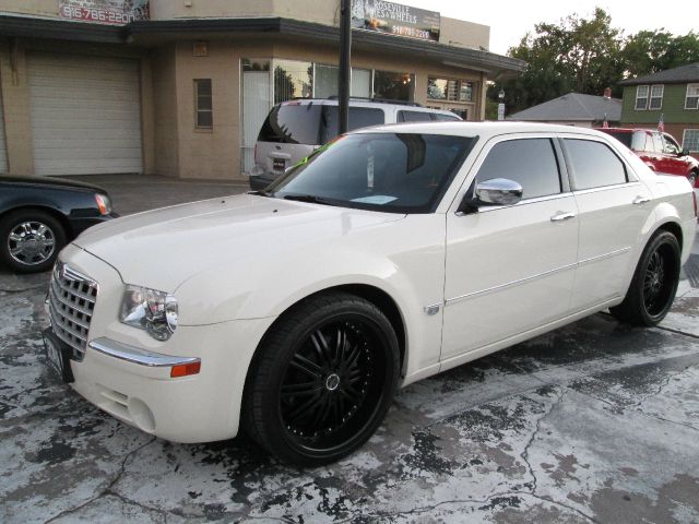 2005 Chrysler 300C Regular Cab