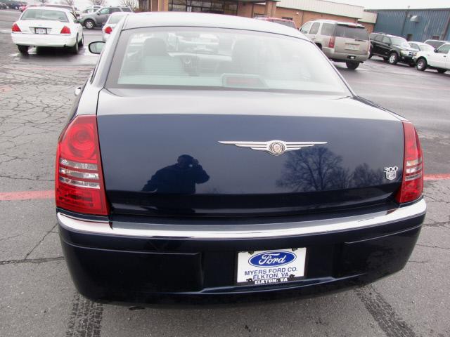 2005 Chrysler 300C Unknown