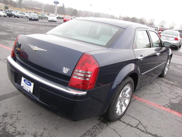 2005 Chrysler 300C Unknown