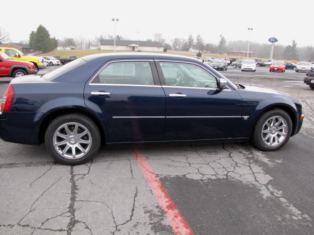 2005 Chrysler 300C Unknown