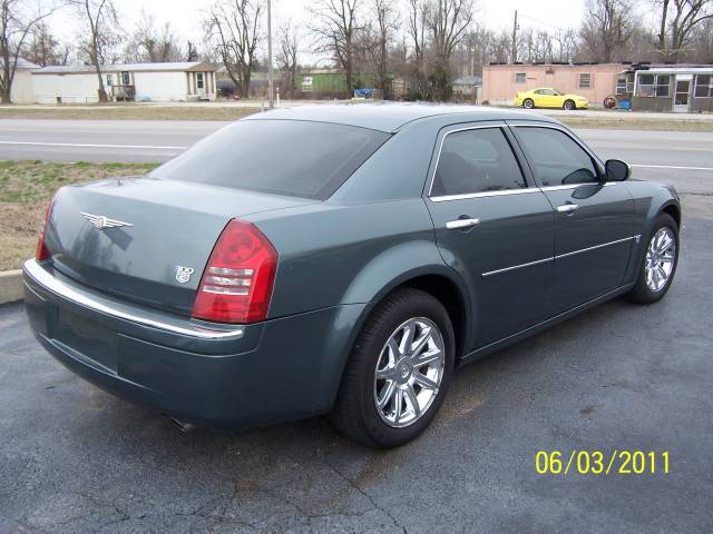 2005 Chrysler 300C Base