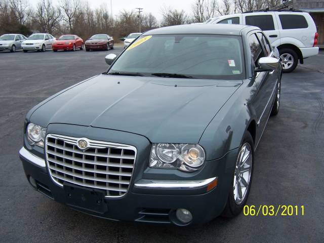 2005 Chrysler 300C Base