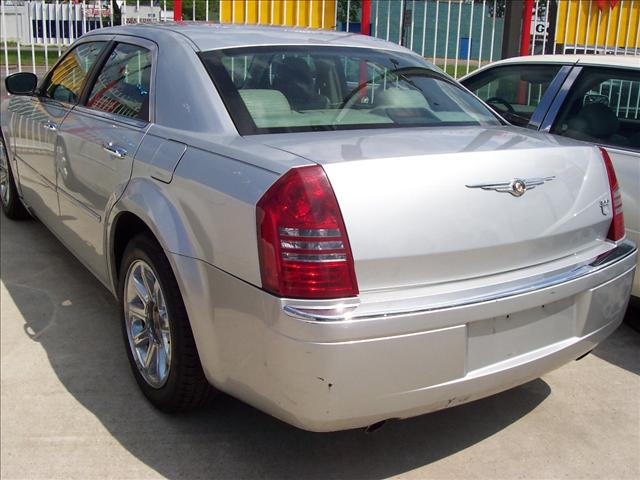 2005 Chrysler 300C Base