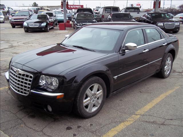 2005 Chrysler 300C Base