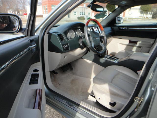 2005 Chrysler 300C Regular Cab