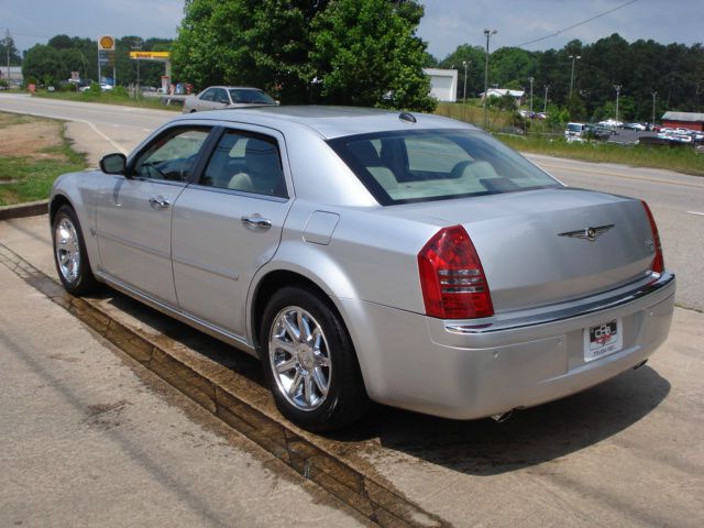 2005 Chrysler 300C Regular Cab