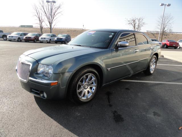 2005 Chrysler 300C Regular Cab