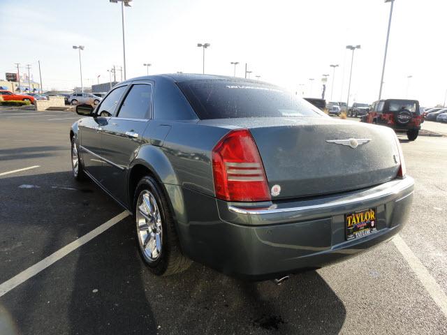 2005 Chrysler 300C Regular Cab