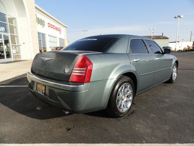 2005 Chrysler 300C Regular Cab