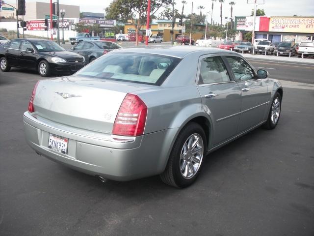 2005 Chrysler 300C Regular Cab