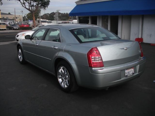 2005 Chrysler 300C Regular Cab