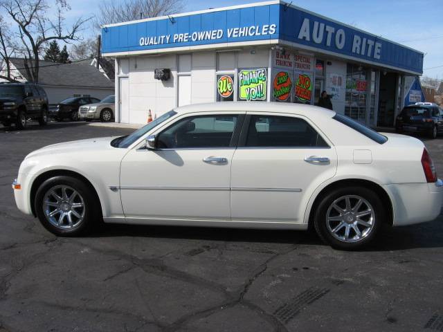 2005 Chrysler 300C Base