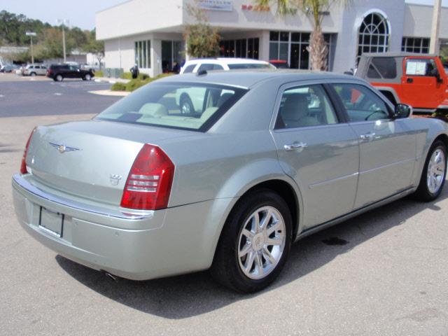 2005 Chrysler 300C Regular Cab