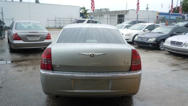 2005 Chrysler 300C Regular Cab