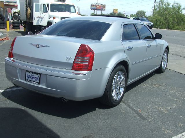 2005 Chrysler 300C Regular Cab