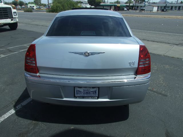 2005 Chrysler 300C Regular Cab