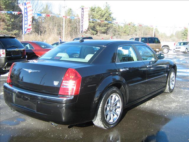 2005 Chrysler 300C Base