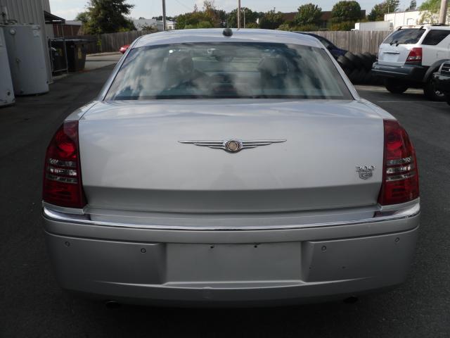 2005 Chrysler 300C Regular Cab