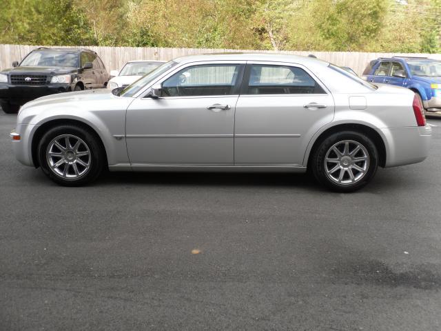 2005 Chrysler 300C Regular Cab