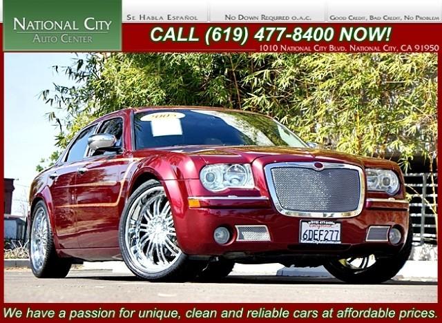 2005 Chrysler 300C Limited 7-passenger W/navidvd