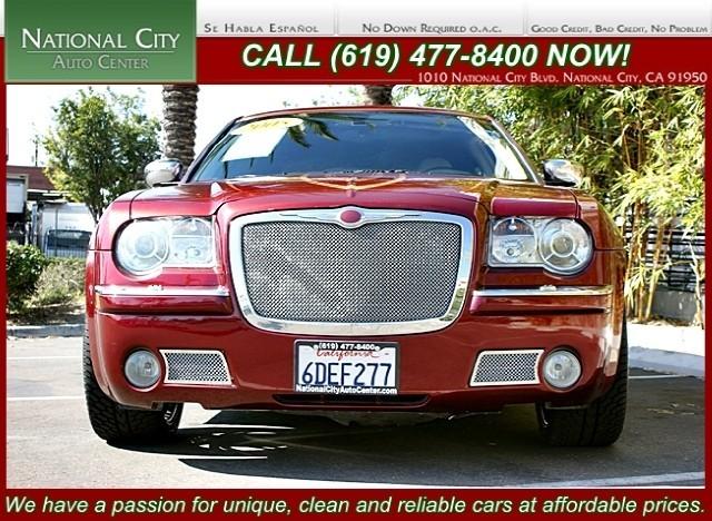 2005 Chrysler 300C Limited 7-passenger W/navidvd