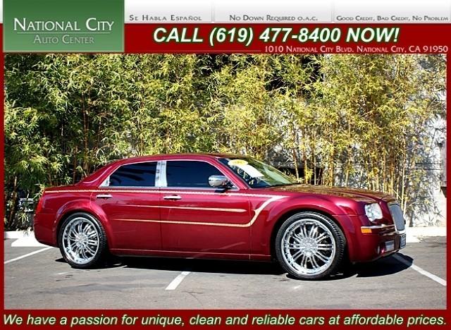 2005 Chrysler 300C Limited 7-passenger W/navidvd