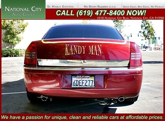 2005 Chrysler 300C Limited 7-passenger W/navidvd