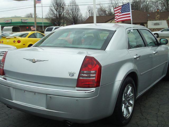 2005 Chrysler 300C Regular Cab