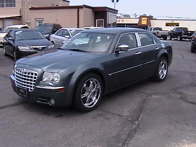 2005 Chrysler 300C Base