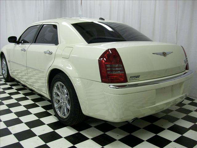 2005 Chrysler 300C Unknown