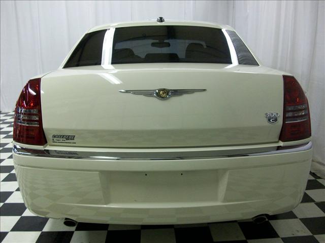 2005 Chrysler 300C Unknown