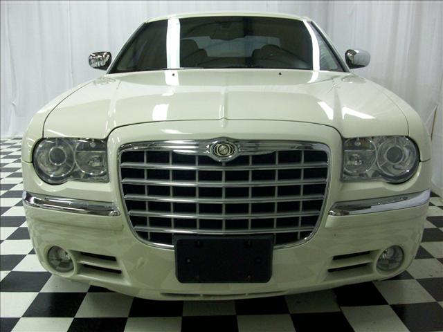 2005 Chrysler 300C Unknown