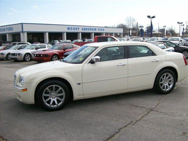 2005 Chrysler 300C Regular Cab