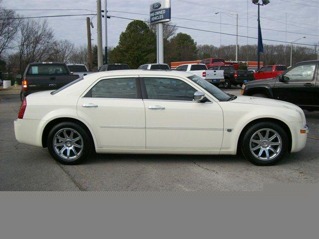 2005 Chrysler 300C Regular Cab