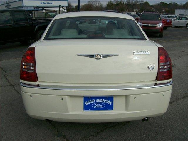 2005 Chrysler 300C Regular Cab