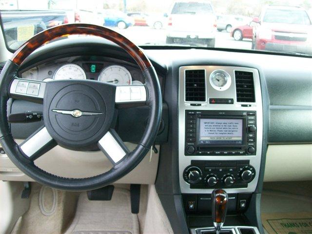 2005 Chrysler 300C Regular Cab