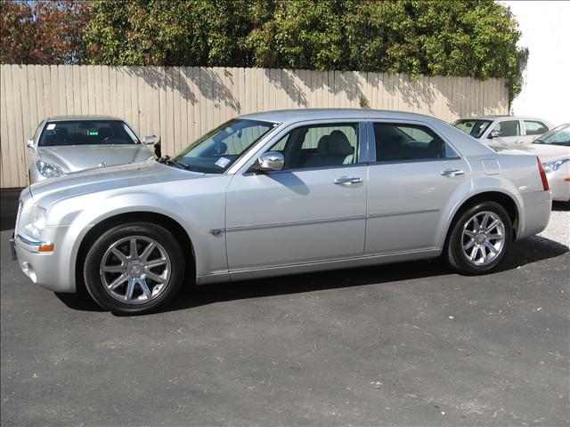 2005 Chrysler 300C Base