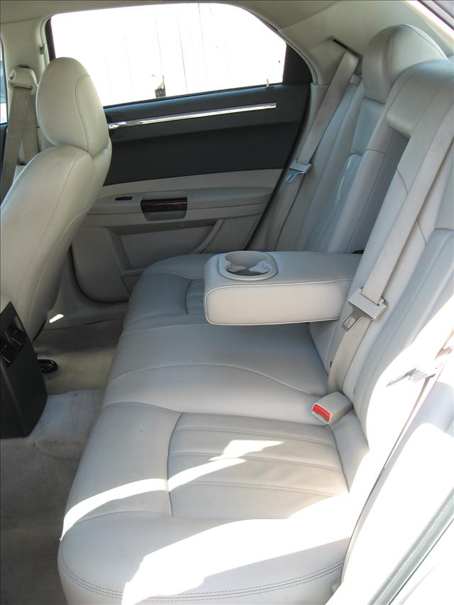 2005 Chrysler 300C Base