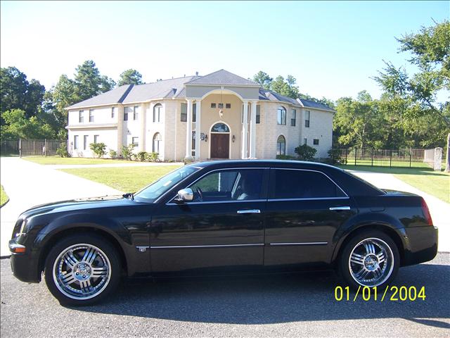 2005 Chrysler 300C Base