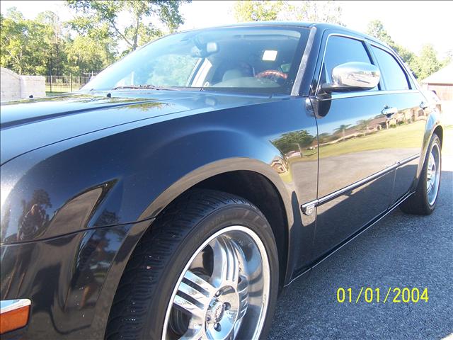 2005 Chrysler 300C Base