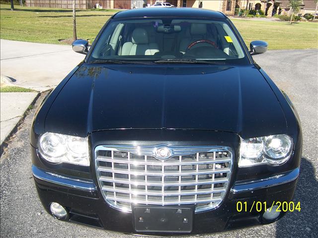 2005 Chrysler 300C Base