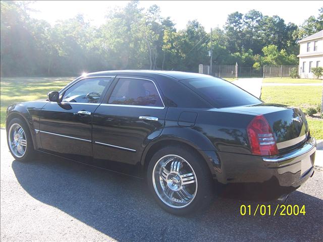 2005 Chrysler 300C Base