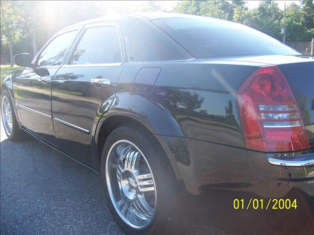 2005 Chrysler 300C Base